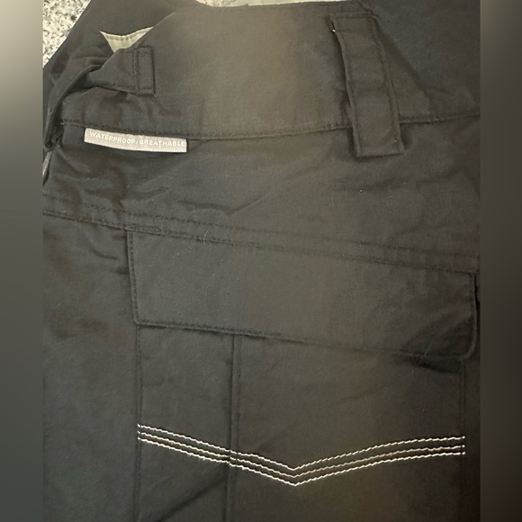 Columbia ladies size large waterproof ski pant with pocket stitching - Picture 2 of 4